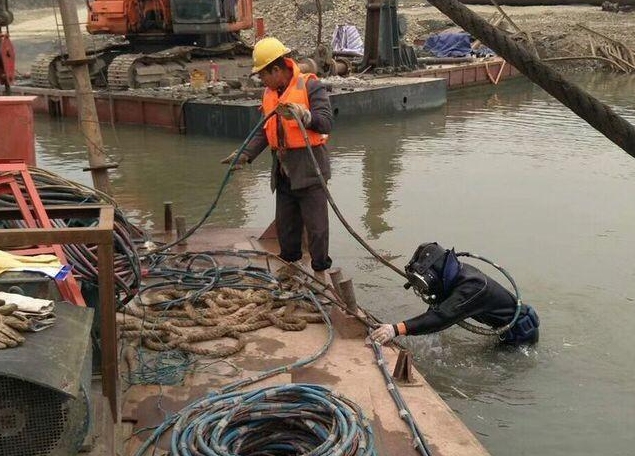 向阳潜水封堵打捞